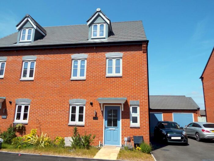 4 Bedroom Semi-Detached House To Rent In Linseed Grove, Mansfield, NG18