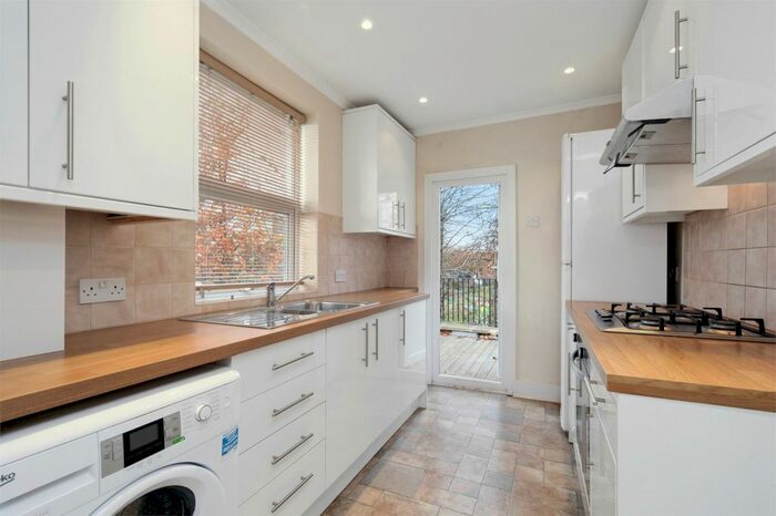 4 Bedroom Flat To Rent In Mattock Lane, London, W13
