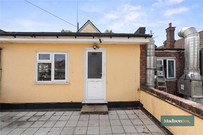 3 Bedroom Apartment For Sale In Chigwell Road, Woodford Green, IG8