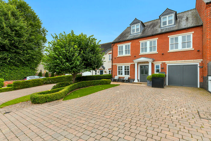 5 Bedroom Terraced House To Rent In Clifton Hall Drive, Clifton Village, NG11