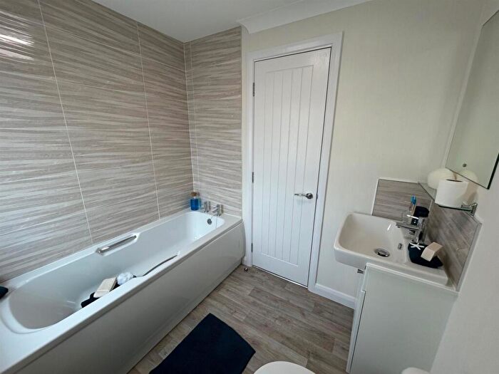 2 Bedroom Mobile Home For Sale In Sandy Bay, Canvey Island, SS8