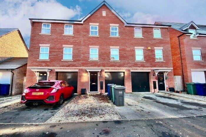 3 Bedroom Town House To Rent In Coupland Road, Selby, YO8