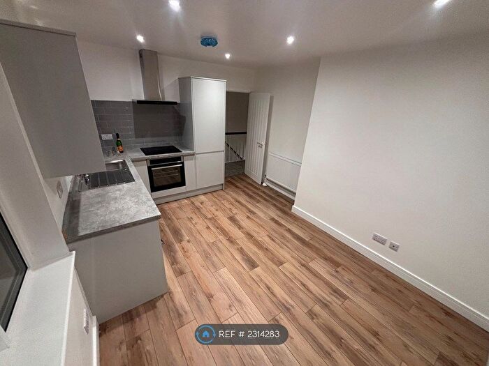 2 Bedroom Maisonette To Rent In Everard Lane, Caterham, CR3