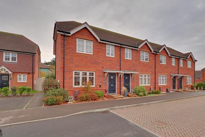 3 Bedroom End Of Terrace House For Sale In West Brook View, Emsworth, PO10