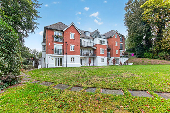 2 Bedroom Flat For Sale In Flat Grenville Place Percy Gardens, Blandford Forum, DT11