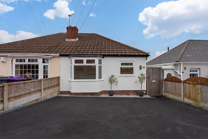 2 Bedroom Semi Detached Bungalow For Sale In Pruden Avenue, Lanesfield, Wolverhampton, WV4