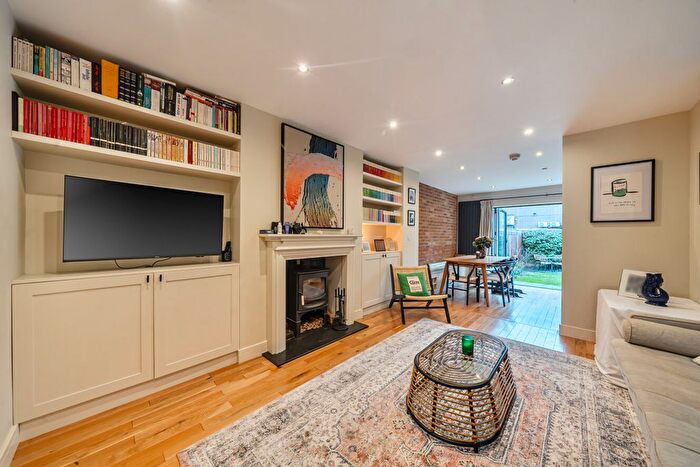 3 Bedroom Flat For Sale In Gambole Road, Tooting, London, SW17