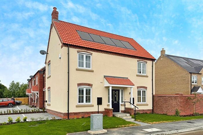 3 Bedroom End Of Terrace House For Sale In Lilibet Avenue, Kingswood, Hull, HU7