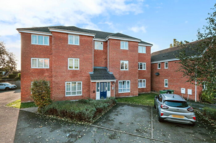 2 Bedroom Apartment For Sale In Yeomans Close, Astwood Bank, Redditch, B96