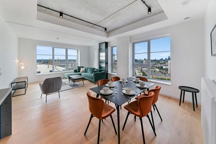 3 Bedroom Flat To Rent In Douglass Tower, Goodluck Hope, London, E14