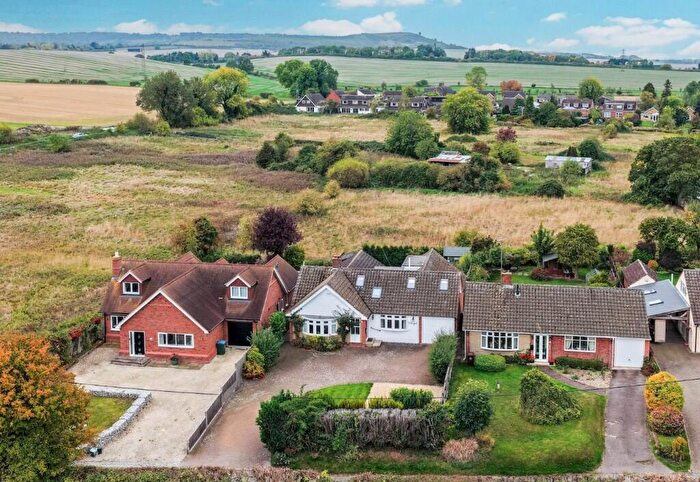 4 Bedroom Detached Bungalow For Sale In Slicketts Lane, Edlesborough, LU6