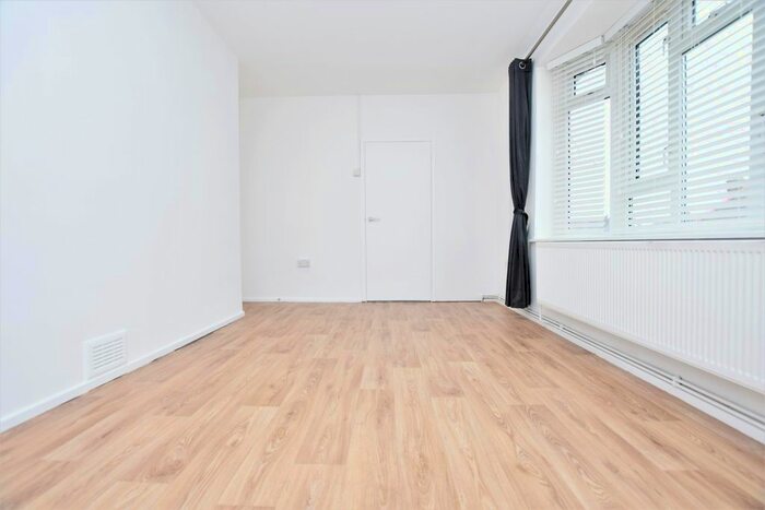 1 Bedroom Flat To Rent In Hepworth Gardens, Barking, IG11