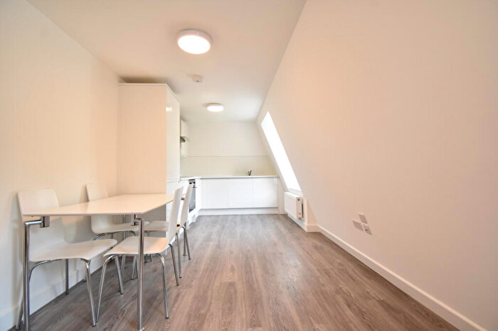 2 Bedroom Flat To Rent In Church Street, Enfield, Greater London, EN2