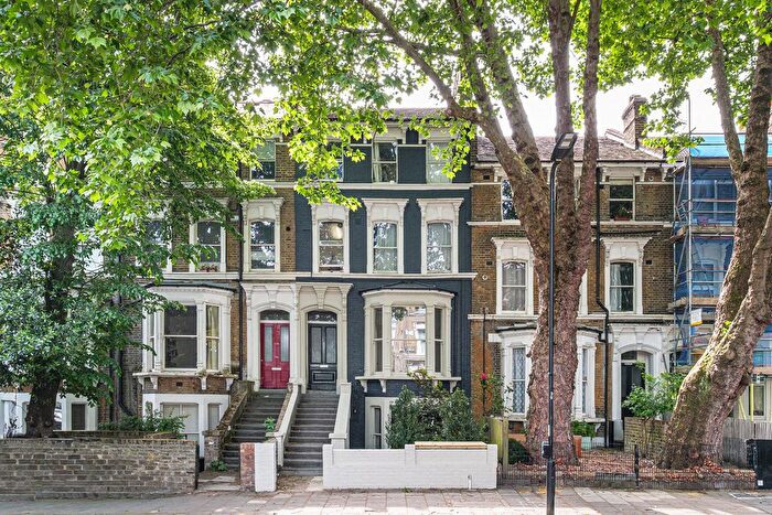 3 Bedroom Maisonette For Sale In The Orchard, Evering Road, London, N16