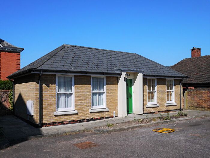1 Bedroom Bungalow To Rent In Nightingale Road, Wood Green, N22