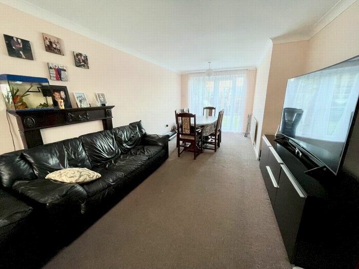 3 Bedroom Terraced House To Rent In Havengore Avenue, Gravesend, DA12