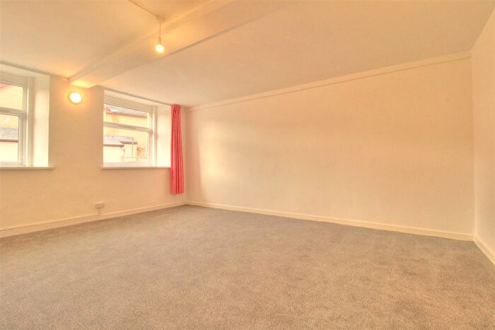 1 Bedroom Flat To Rent In Office Street, Porth, CF39