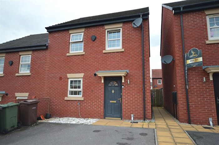 3 Bedroom Semi Detached House For Sale In Stoborough Crescent, Featherstone, Pontefract, WF7