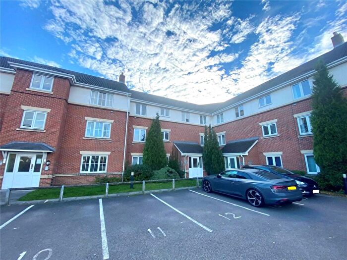 2 Bedroom Flat For Sale In Spinner Croft, Chesterfield, Derbyshire, S40
