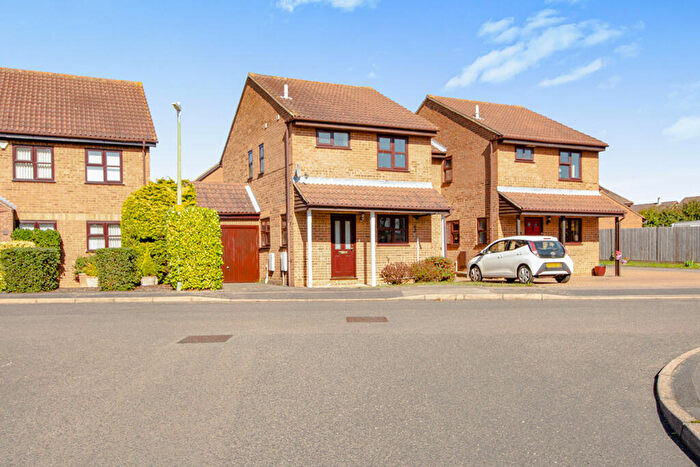 3 Bedroom Link Detached House To Rent In Henley Fields, Weavering, Maidstone, Kent, ME14