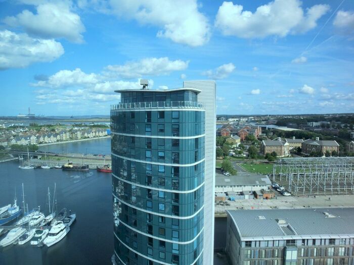 2 Bedroom Flat To Rent In Marina Point East, Chatham Quays, Dock Head Road, Chatham, Kent, ME4