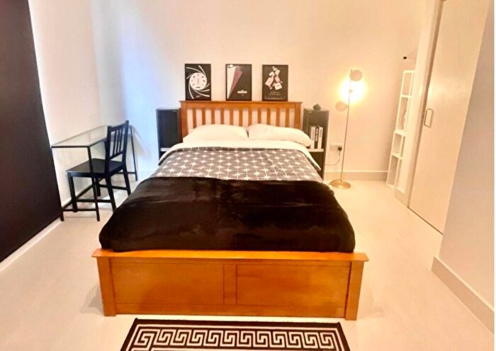 1 Bedroom Flat For Sale In Guildford Street, Chertsey, Surrey, KT16