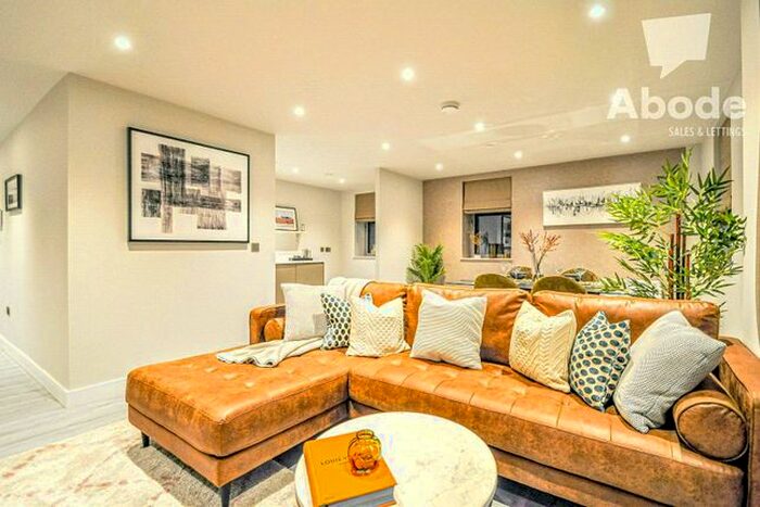 1 Bedroom Flat To Rent In The Metalworks, Petersfield Avenue, Slough, Berkshire SL2