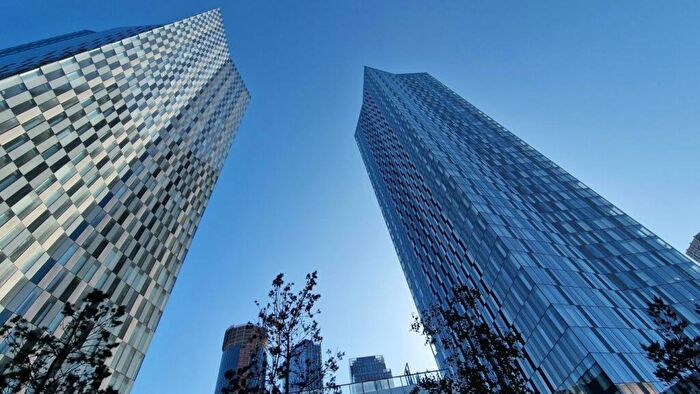 2 Bedroom Apartment To Rent In Deansgate Square, Owen St, M15