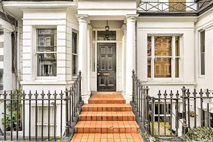 2 Bedroom Flat For Sale In Collingham Place, Earls Court, London, SW5