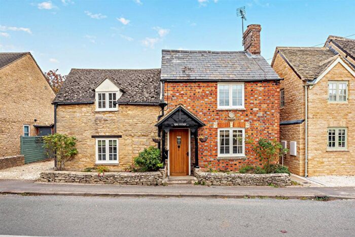 3 Bedroom House To Rent In Wroslyn Road, Freeland, OX29