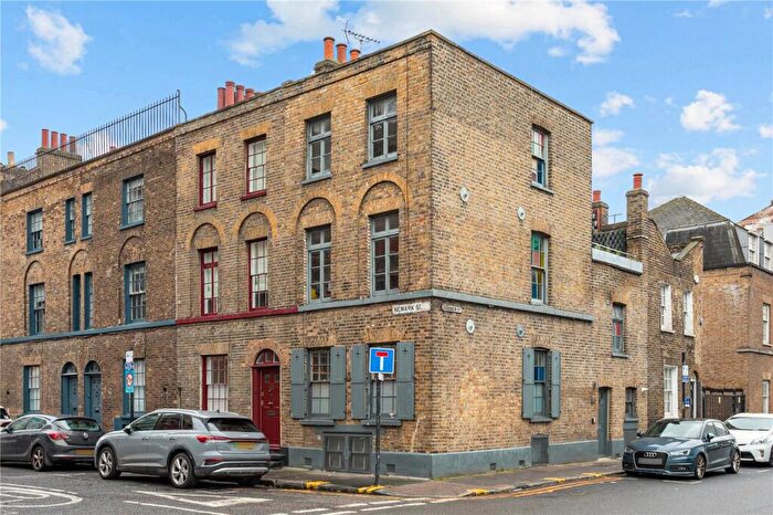 4 Bedroom End Of Terrace House For Sale In Newark Street, London, E1