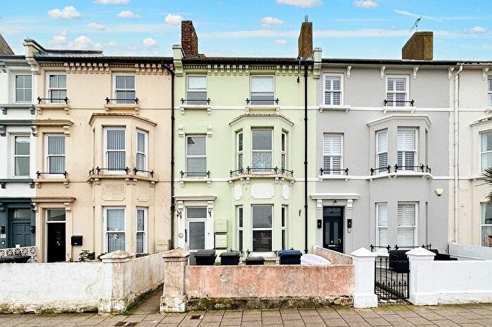 1 Bedroom Flat For Sale In Central Parade, Herne Bay, CT6