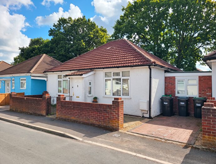 2 Bedroom Detached Bungalow For Sale In Calmore Gardens, Totton, SO40