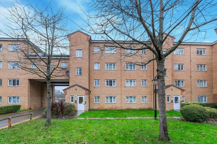 2 Bedroom Flat To Rent In Kidman Close, Romford RM2