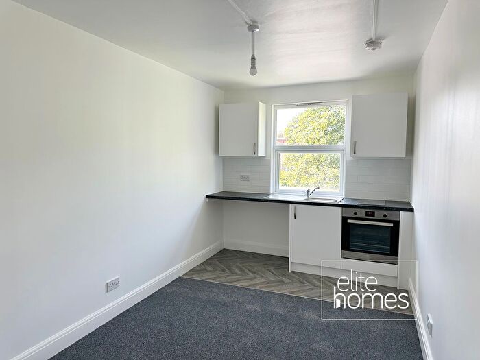 Studio To Rent In Green Lanes, London, N4