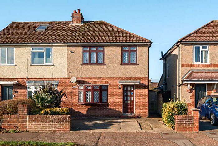 3 Bedroom Semi Detached House For Sale In Parklands Road, Chichester, PO19