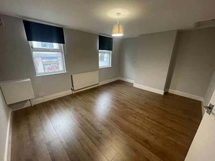 2 Bedroom Flat To Rent In Park Lane, London, N17