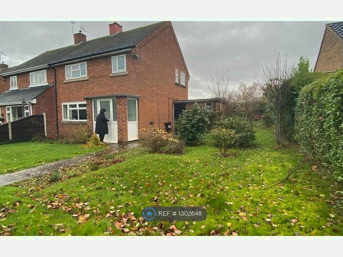 3 Bedroom Semi-Detached House To Rent In Hawthorn Road, Redditch, B97