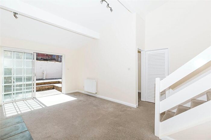 4 Bedroom Semi-Detached House To Rent In Bellevue Close, Kingswood, Bristol, BS15