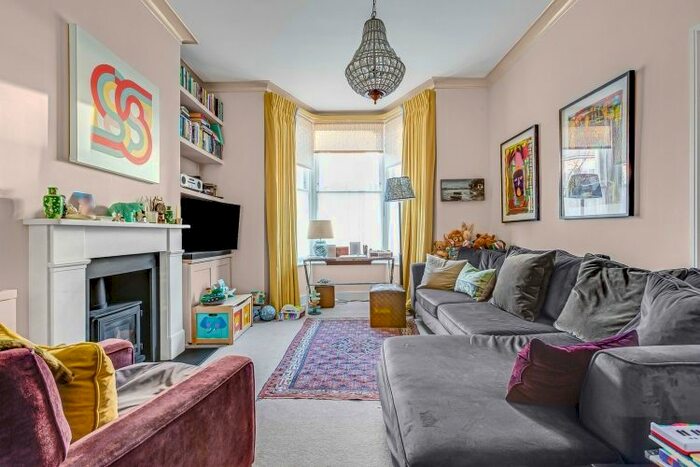 4 Bedroom Flat To Rent In Brewster Gardens, London, W10