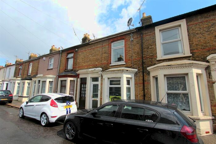 3 Bedroom Property To Rent In Jefferson Road, ME12