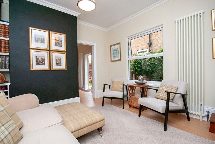 2 Bedroom Flat To Rent In Avenue Terrace, Westcliff-On-Sea, SS0