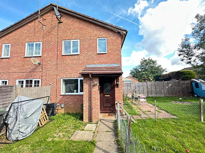 1 Bedroom Semi-Detached House To Rent In Mees Close, Luton, Bedfordshire, LU3