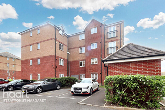 2 Bedroom Apartment For Sale In Twickenham Close, Swindon, SN3