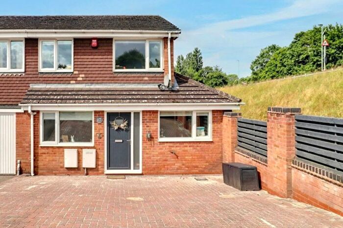 3 Bedroom Semi-Detached House For Sale In Siddons Close, Lichfield, WS13
