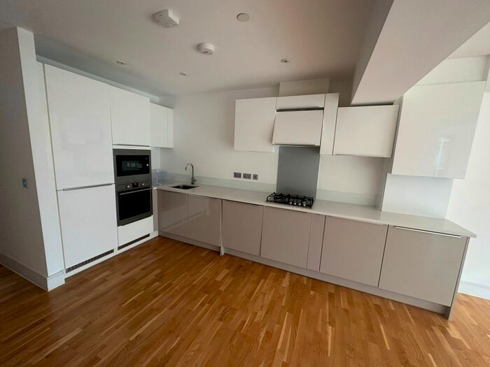 3 Bedroom Flat To Rent In Grange Road, London, SE1