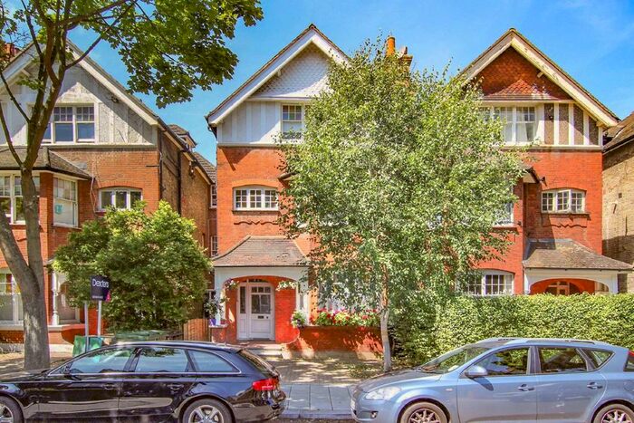 Studio To Rent In Riggindale Road, London, SW16