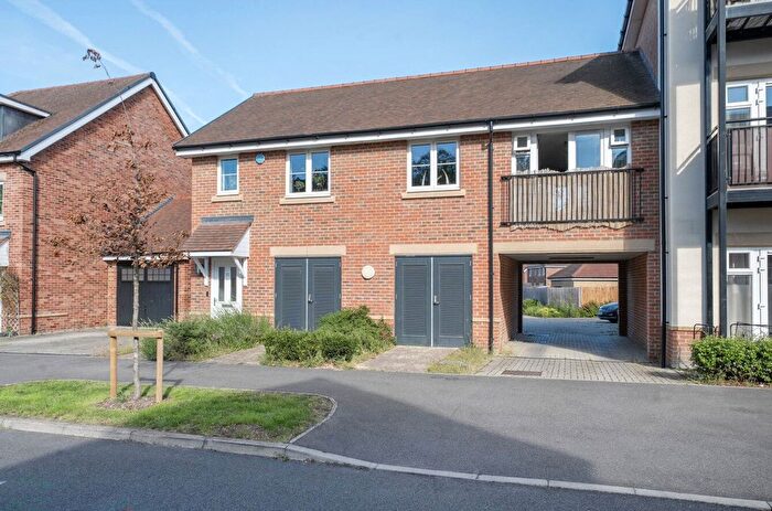 2 Bedroom Maisonette For Sale In Hurst Avenue, Blackwater, Camberley, GU17