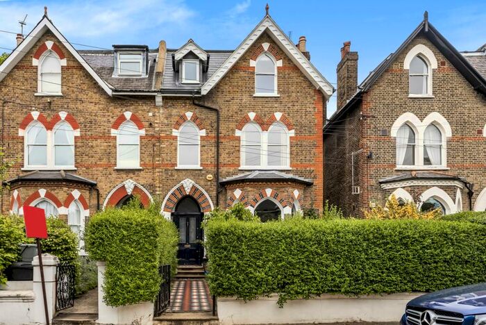 5 Bedroom Semi-Detached House To Rent In Glensdale Road London, SE4