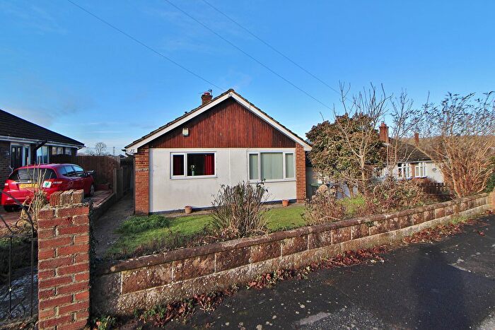 2 Bedroom Detached Bungalow For Sale In Ash Close, Cowplain, PO8